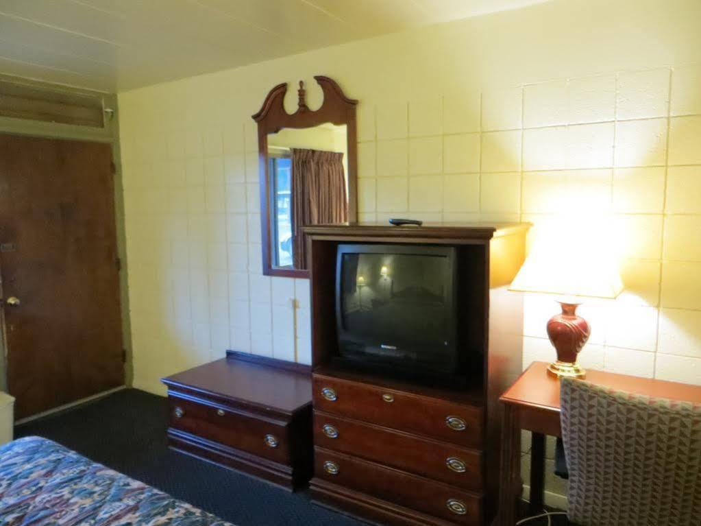 Centralia Motel Near Downtown By Oyo Zewnętrze zdjęcie